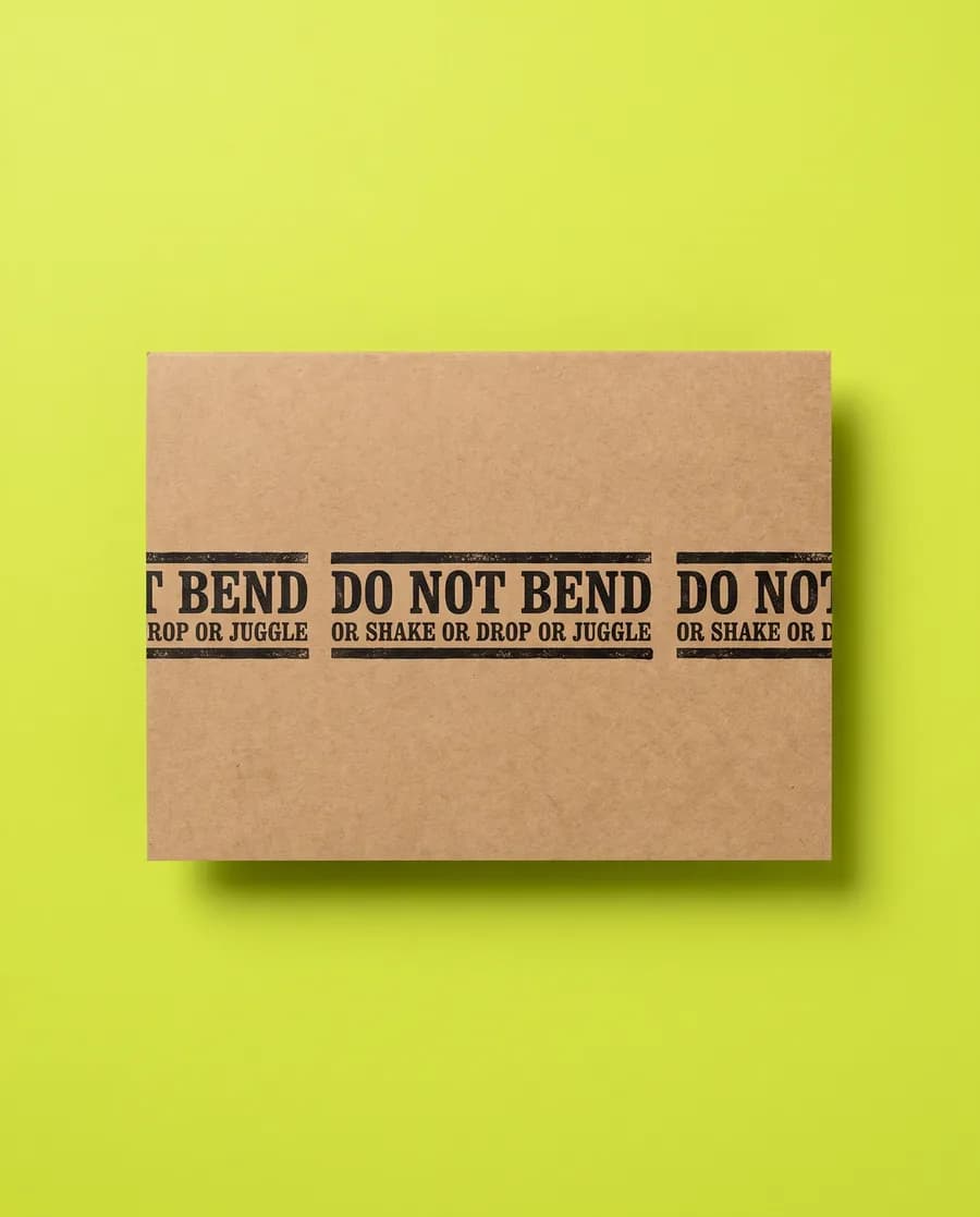 Kraft proof card on acid green: DO NOT BEND over Or shake or drop or juggle, a two-line 30 mm band, printed with a Rolly 3.0